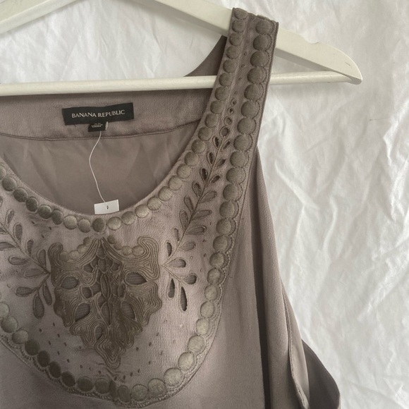 Banana Republic Silver Gray Racerback With Velvet Cut
Work Lined Size XL NEW - Picture 11 of 16